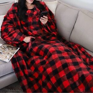 Cozy NEW Plaid Wearable Blanket